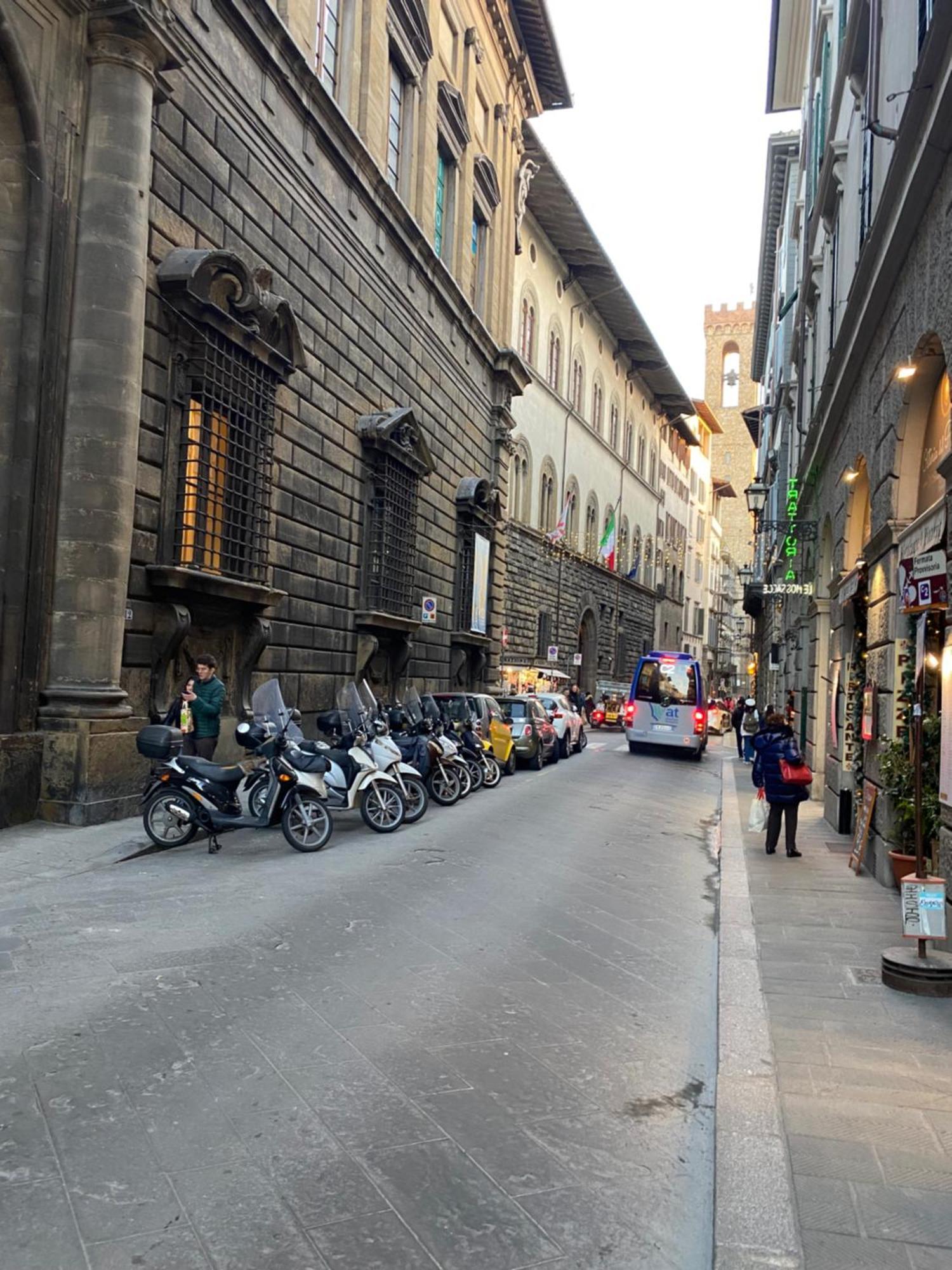 דירות Un Bacio A Firenze מראה חיצוני תמונה