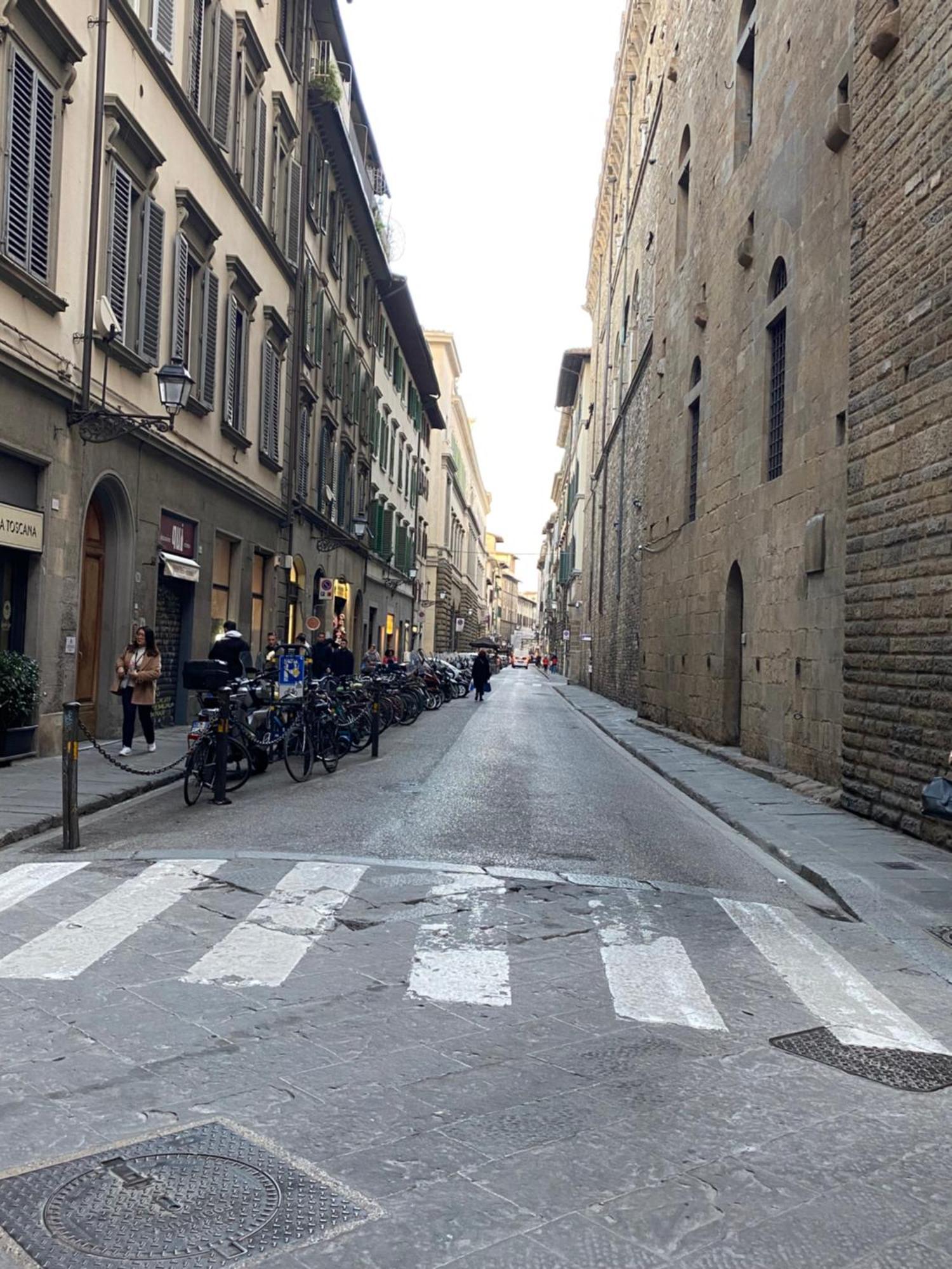 דירות Un Bacio A Firenze מראה חיצוני תמונה